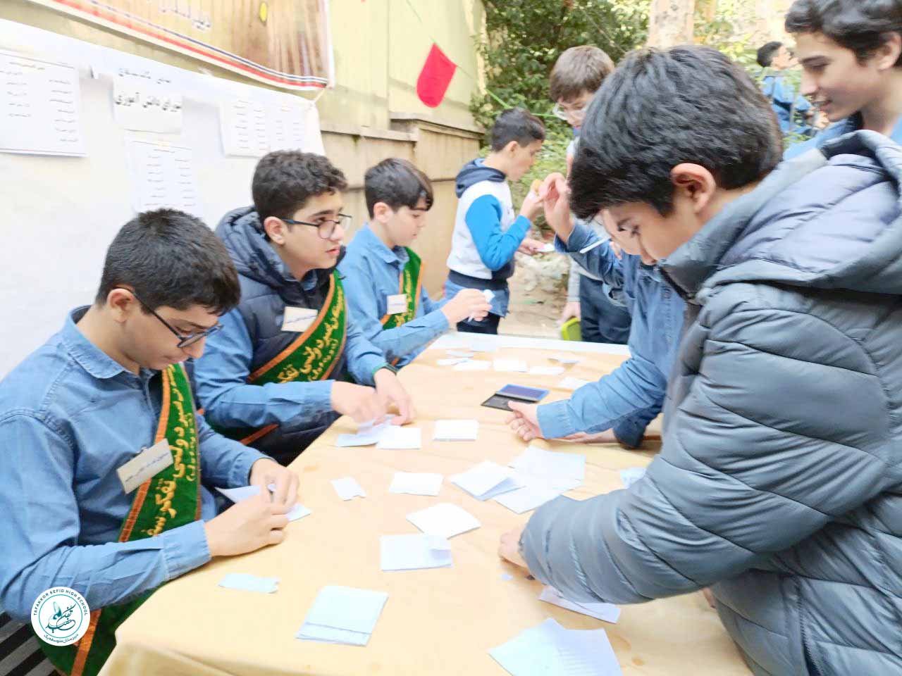 نگاهی به پیش دبستان و دبستان هوشمند اندیشه سفید (برای مشاهده کلیپ، روی عکس کلیک نمایید)